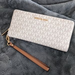 Michael Kors Jet Set Wallet